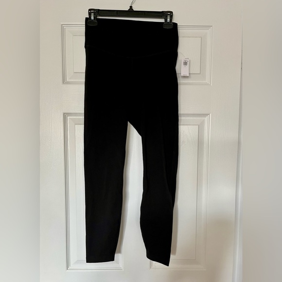 Old Navy Atheltics High Rise 7/8 Leggings. Black. Size Medium. BNWT - Picture 1 of 7